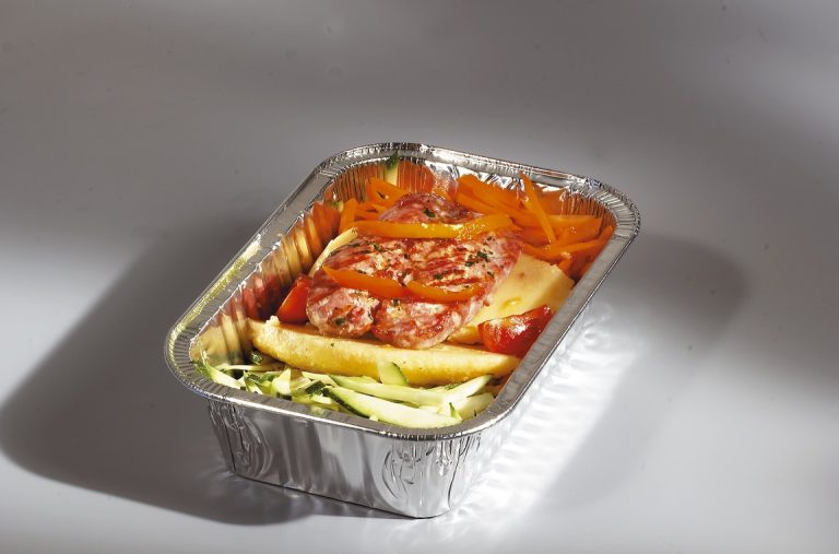 Foremki aluminiowe do cateringu – jak utrzymać temperaturę i jakość dań?